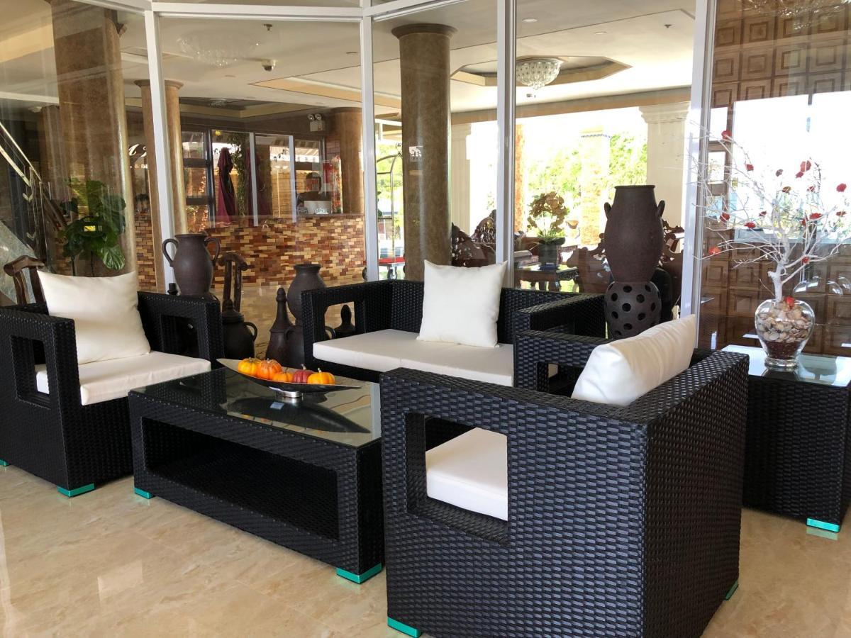 Em Royalle Hotel & Beach Resort San Juan  Luaran gambar